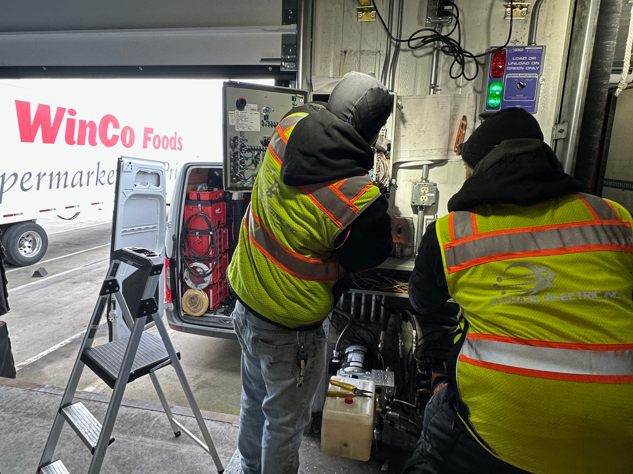 Refrigeration control panel service at WinCo Foods